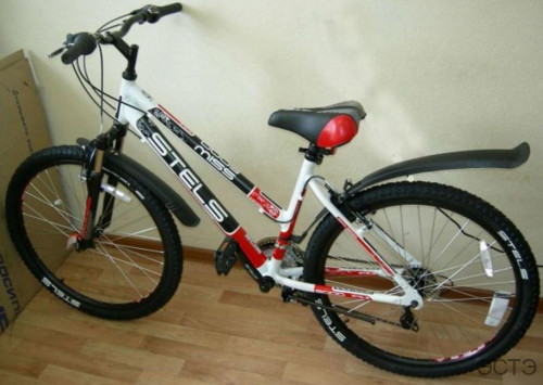 Велосипед STELS Miss-6000 V 26" V010 рама 15" Белый/чёрный/красный